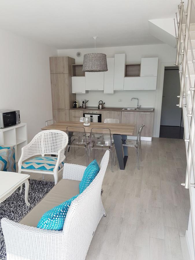 Baia Blu - Luxury Apartments With Pool Cremia Eksteriør billede
